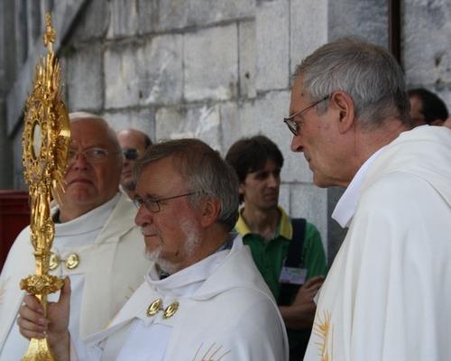 O-Procession_eucharistique