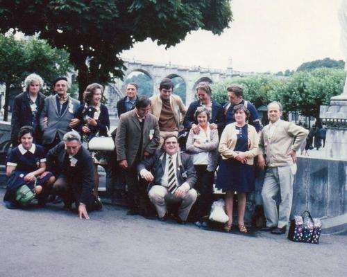 Groupe malades marchants années 70