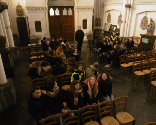 Dans l'église...
