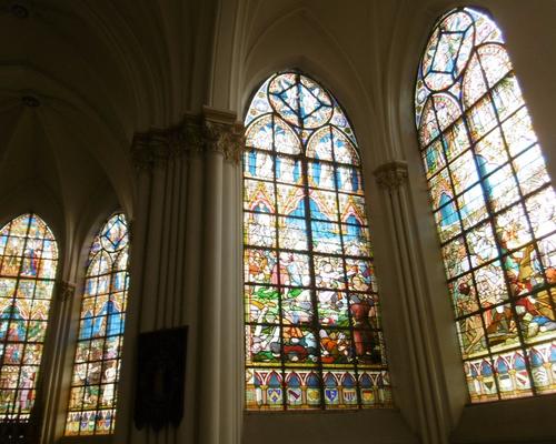 Les vitraux de l'église.