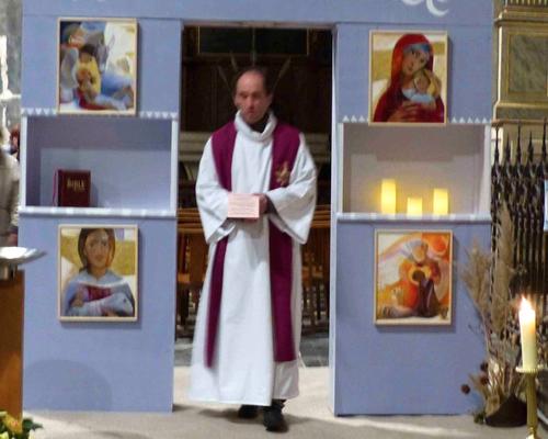 En re-passant la Porte Sainte, nous nous engageons à être témoin de Miséricorde.