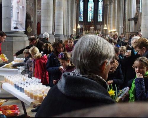 à la fin de la messe les JTs vont offrir aux paroissiens des signets sur les oeuvres de miséricorde (pendant le pot offert par le mej)