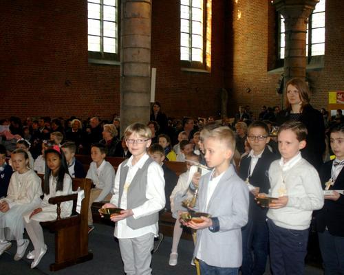 1603_1ères communions (Ecole St-Jean) 60