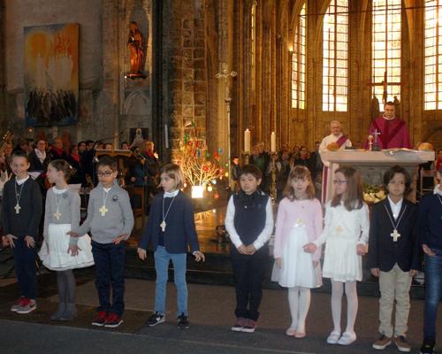 1603_1ères communions (Ecole St-Jean) 65