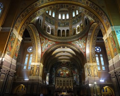 interieur de la basilique