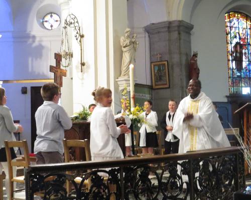 2016 Ières communions HERGNIES (41)