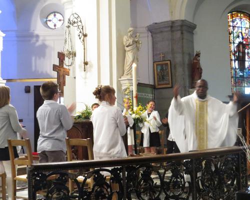 2016 Ières communions HERGNIES (46)