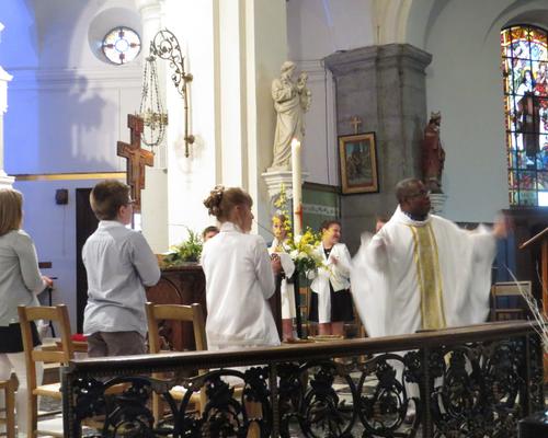 2016 Ières communions HERGNIES (47)