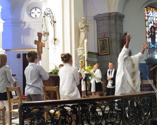 2016 Ières communions HERGNIES (48)