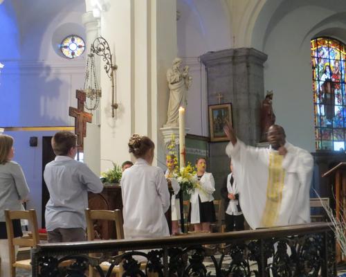 2016 Ières communions HERGNIES (49)