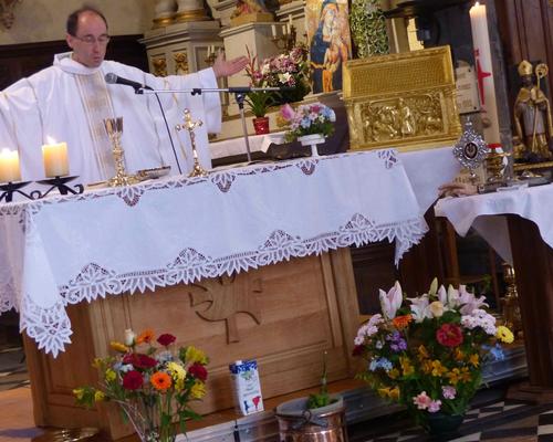 Comme le faisait déjà Saint Etton, nous célébrons la messe