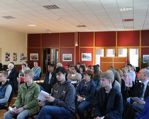 1605_Mgr Garnier rencontre les confirmands 6