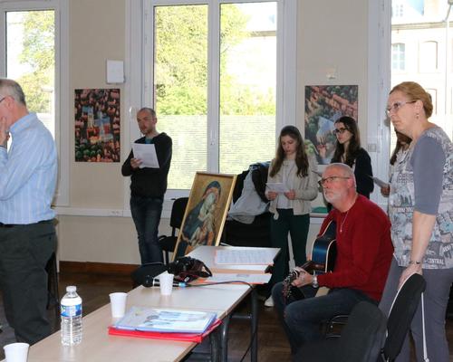 1605_Mgr Garnier rencontre les confirmands 9