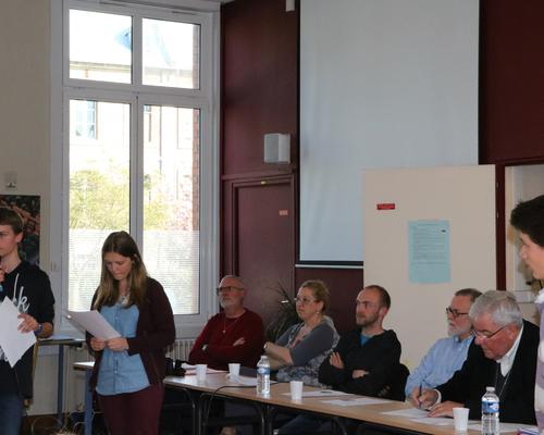 1605_Mgr Garnier rencontre les confirmands 19