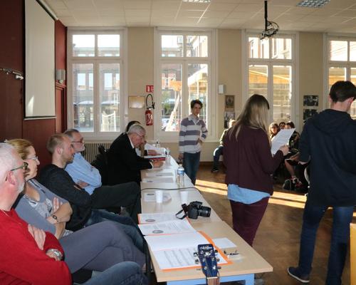 1605_Mgr Garnier rencontre les confirmands 20