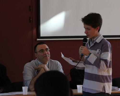1605_Mgr Garnier rencontre les confirmands 21