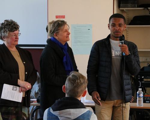 1605_Mgr Garnier rencontre les confirmands 23
