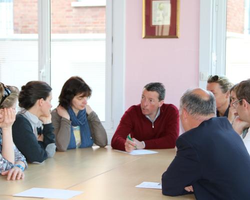1605_Mgr Garnier rencontre les confirmands 28