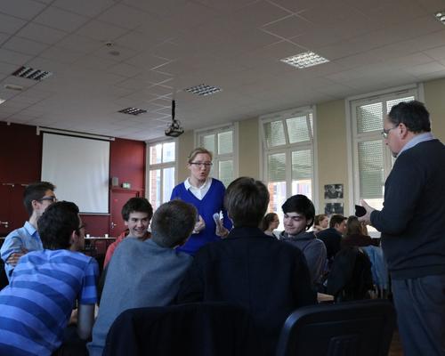 1605_Mgr Garnier rencontre les confirmands 42