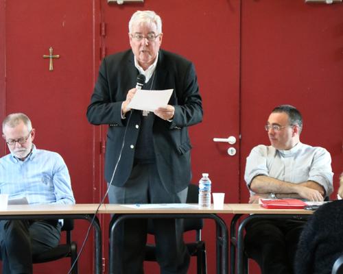 1605_Mgr Garnier rencontre les confirmands 47