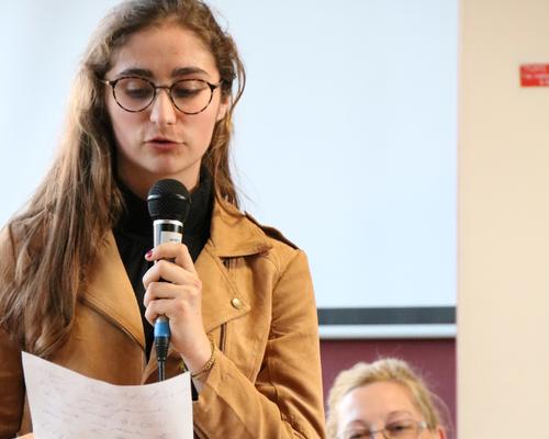 1605_Mgr Garnier rencontre les confirmands 50