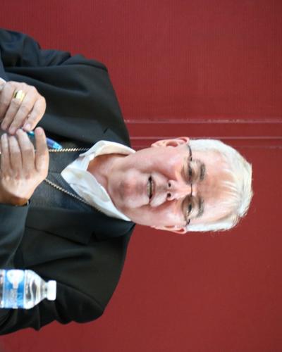 1605_Mgr Garnier rencontre les confirmands 52