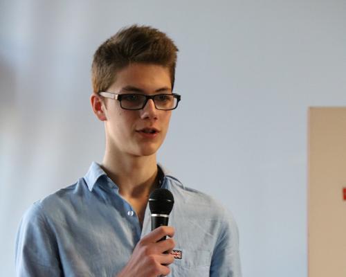 1605_Mgr Garnier rencontre les confirmands 54