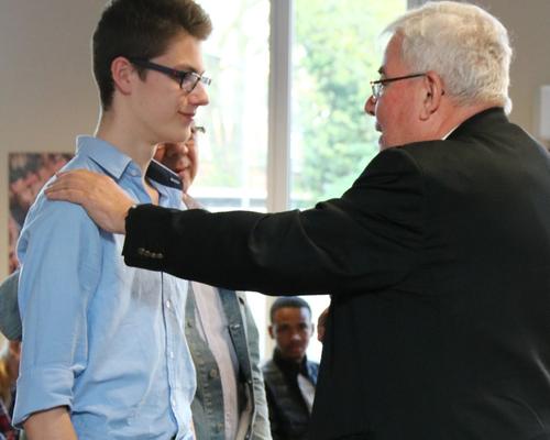 1605_Mgr Garnier rencontre les confirmands 57