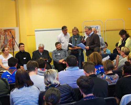Confirmands_eveque_raismes_2016 56
