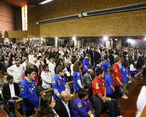 En chemise et foulard : 10 scouts de Bellaing et leur cheftaine