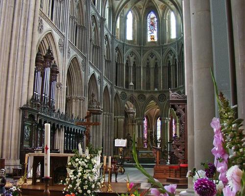 F4_Cathedrale_Bayeux.jpg