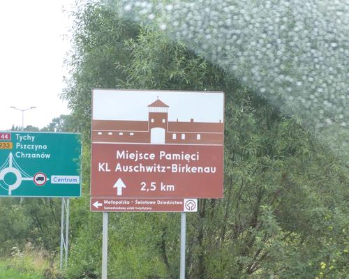 P1130618 arrivee a Auschwitz
