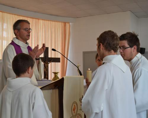 lourdes2016 porte sainte jeunes 12