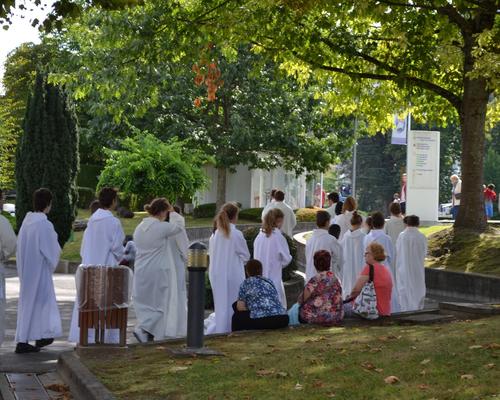 lourdes2016 porte sainte jeunes 21