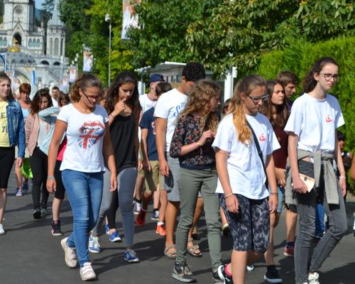 lourdes2016 porte sainte jeunes 24