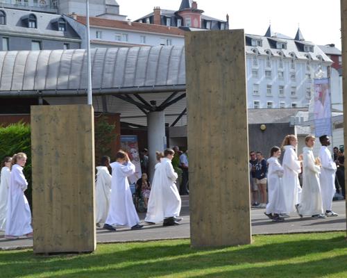 lourdes2016 porte sainte jeunes 25