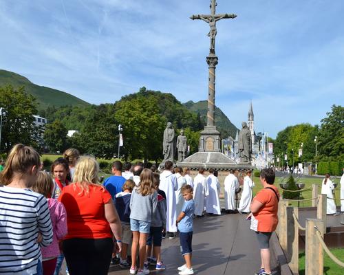 lourdes2016 porte sainte jeunes 30