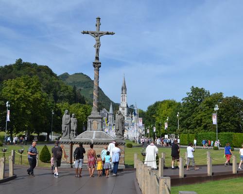 lourdes2016 porte sainte jeunes 34