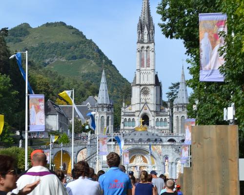 lourdes2016 porte sainte jeunes 35