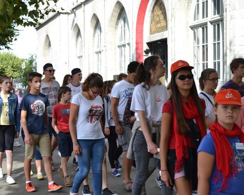 lourdes2016 porte sainte jeunes 38