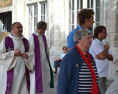 lourdes2016 porte sainte jeunes 39