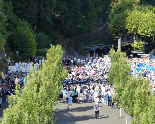Lourdes2016_02_messegrotte 20