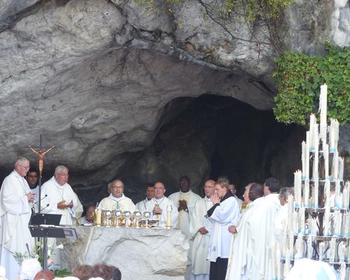 Lourdes2016_02_messegrotte 30