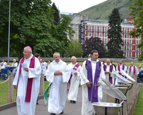 Lourdes2016_03_portesainte 5