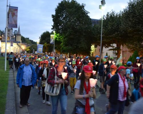 lourdes2016-05 procession mariale  14