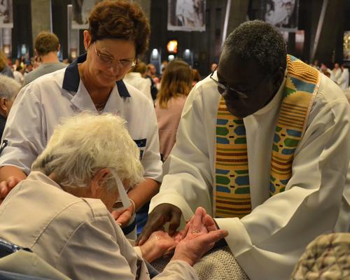 lourdes2016-06-onction-malades 11