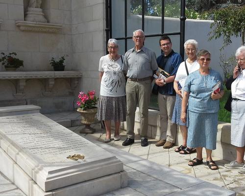 Tombe du Père Cestac fondateur des Servantes de Ma
