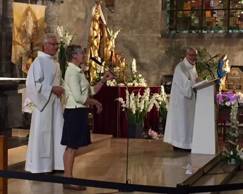 le père André apelle le jeune couple de 47 années