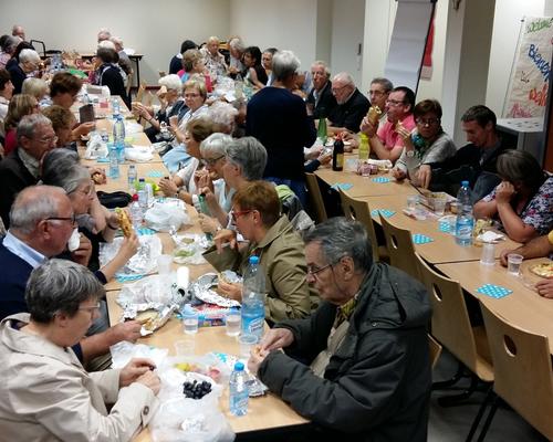 Repas entre messe de cloture et soirée du doyenné