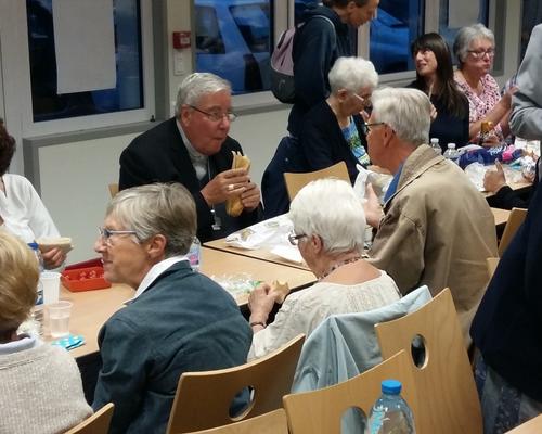 Repas entre messe de cloture et soirée du doyenné